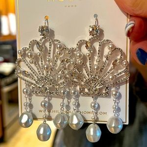 Hill house earrings for the occasion!!